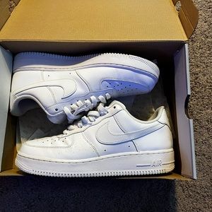 Nike Air Force 1 '07
Men's Shoes